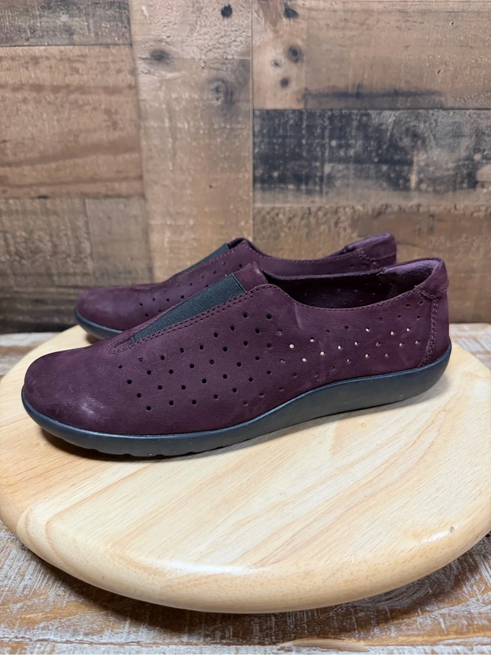 Clarks Yoxene Faye Womens 7.5 M Burgundy Nubuck Leather Slip On Shoes